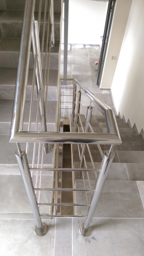 Das Metall Geländer einer Treppe in Aizpute